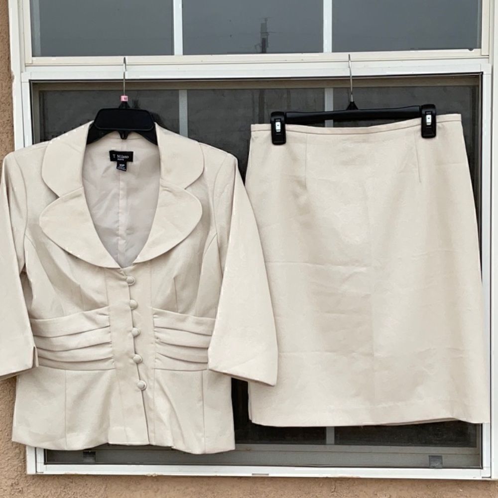 🔥 Take 50% OFF- T. Milano Petite 2pc Skirt Suit, Size-10P